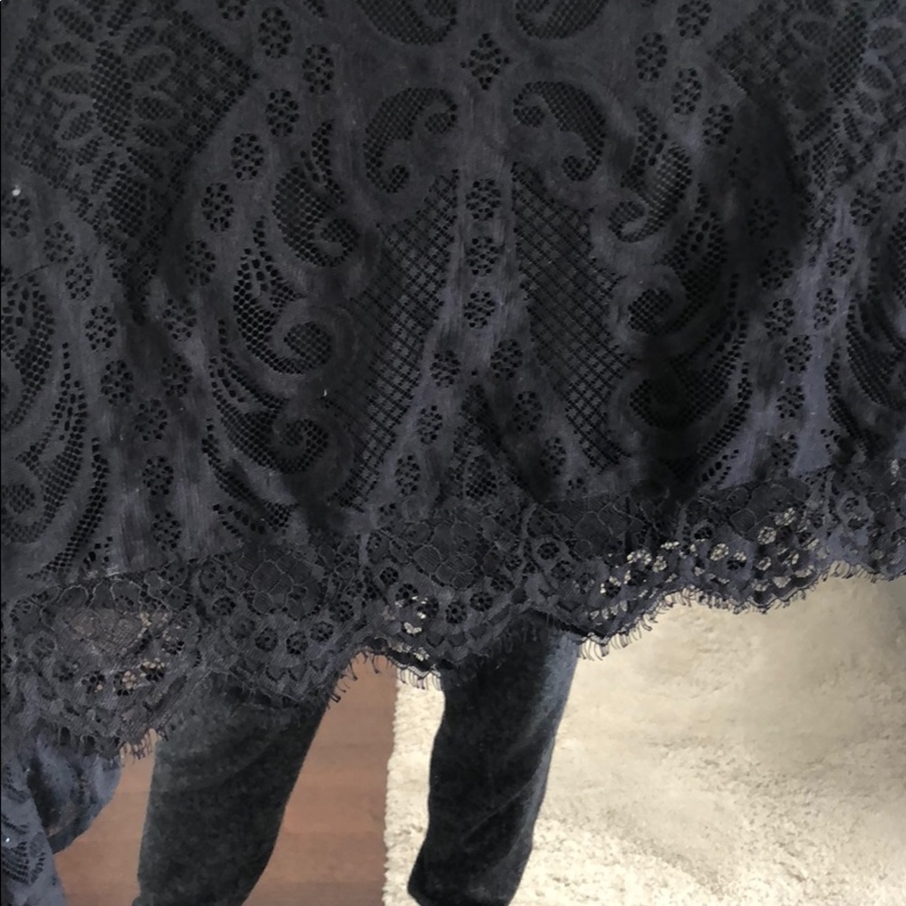 Lovers and Friends lace crop top - Picture 2 of 6
